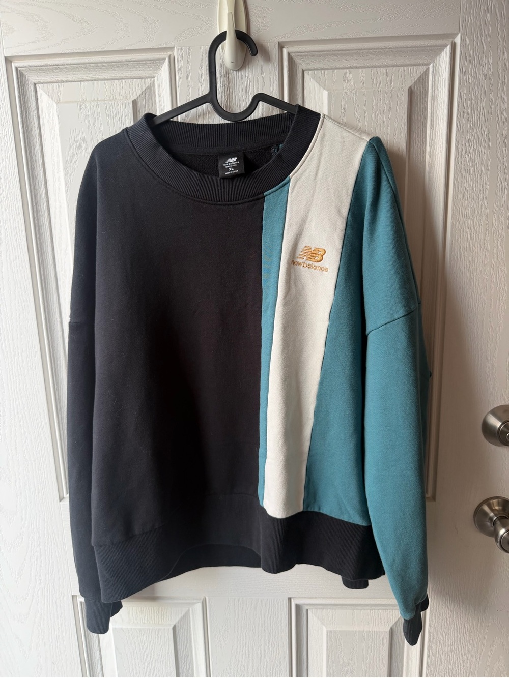 New Balance Womens Black Teal Colorblock Crewneck Sweater